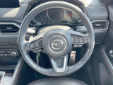 【純正革巻きステアリング】上質な革を使用することで、手にしっかり馴染みとても運転しやすいハンドルです♪