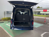 大きく開くリヤゲート,荷物スペースも確保できます。レジャー使用にも大活躍!