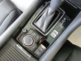最近、採用車両が増えている電動パーキング。簡単操作で安心!アクセル離してもブレーキを保持する、オートホールド機能付き!
