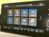 テレビの項目が用意され、停車中に映像やテレビを視聴できます。設定や交通情報などの選択肢も画面上に並び、目的に合わせて機能を選びやすい構成です。