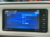 オーディオソースを一覧で確認でき、音楽やラジオなど選択肢の切り替えも分かりやすい画面です。毎日の移動中に使いやすく、好みに合わせた音源選びをサポートします。