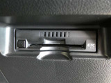 ビルトインタイプのETC車載機です。見た目もスマートで料金所通過もキャッシュレスです。
