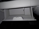 大型のグローBOXが装備されています。よく使うアイテムの収納に便利です、欲しい時にすぐに取り出せます♪