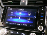 CD、DVD、Bluetooth、AM、FM、スマートフォン接続ができます。
