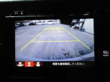 バックカメラの画像です。ガイドラインがスムースな車庫入れをサポートいたします。車庫入れの安心感がアップしますね。