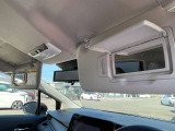 運転席と助手席にはバニティーミラーが装備されております。