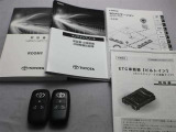 取説・メンテナンスノート・スマートキーの3点セットです。