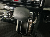 オートマチックシフトレバーは、手になじみ操作しやすい形状で安全運転にもつながります♪