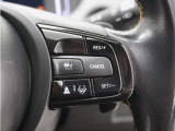 ◆アダプティブクルーズコントロール◆予め設定した車速内でクルマが自動的に加減速。前走車との適切な車間距離を維持しながら追従走行します。【LKAS】車線維持支援システムでステアリング操作を支援。