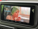 画面でテレビ番組などを視聴でき、停車中の休憩時間も車内でゆったり過ごせます。表示が見やすく、待ち時間やお出かけ先でのひと息にも便利な装備です。