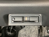 ハンドルの真下にETCがついています。高速道路の料金所の通過も楽々です。カードの取り出しもしやすい場所についています。