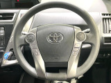 インテリアに合わせたデザインのステアリングは、運転される方のことも考え、運転しやすい形状、大きさです。是非一度、実際に触ってお確かめください。