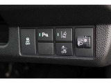 いつでも、どんな場面でも、不安なく安心して運転できるように、ドライバーと一緒に周囲に気を配り、もしもに備える、Honda SENSINGのさまざまな機能や装備が充実しています。