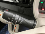 【フロント間欠ワイパー(時間調整付き)】降雨量に合わせてワイパーの作動間隔を調整することができます。