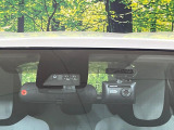 【トヨタセーフティセンス】走行中に前方の車両等を認識し、衝突しそうな時は警報とブレーキで衝突回避と被害軽減をアシスト。より安全にドライブをお楽しみいただけます。