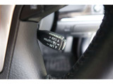 【レーダークルーズコントロール】アクセルペダルを踏まなくても、車間制御モードでは、先行車の車速変化に合わせた追従走行を行い、自動的に加速・減速・停止をします。