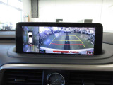 車両を上から見たような映像をナビ画面に表示するパノラミックビューモニターが付いています。
