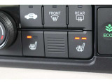 運転席・助手席に2段階の温度調整があるシートヒーターを装備。寒い朝、車に乗り込んですぐにシートヒーターをオン!温かさが広がり、冷たい朝も快適に始まります♪