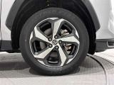 アルミホイールを装備、タイヤサイズは225/60R18です。