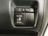【パワースライドドア】助手席側がパワースライドドアになっており、運転席のスイッチやスマートキーでも開閉が可能です!開口部も広いので乗り降りも楽々♪