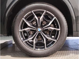 【BMWアロイホイル】軽量かつ強度に拘ったアロイホイル。走行性能ポテンシャルを引き出す設計。車の足元を引き締めてくれる大きなポイントはアロイホイルです。