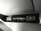 後席用にもオートエアコンの吹き出し口があり快適です。どの席に座っても快適なドライブが楽しめます♪