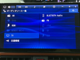 オーディオのソース一覧が表示され、ラジオやテレビ、Bluetoothなどを選択できます。使いたい音源を画面上で確認しながら切り替えられ、気分や利用シーンに合わせて活用できます。
