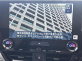 テレビ映像を画面で楽しめる装備です。停車中の待ち時間などにニュースや番組を視聴でき、車内で過ごす時間をより快適にしてくれます。映像表示の操作も画面から行えます。