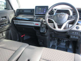 運転しながら、周囲がよく見えるおすすめのクルマです。フロントピラーを細くして前方視界を拡大し、右左折時の歩行者や交通状況に対する視認性を向上させています。