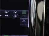 Apple CarPlayやAndroid Autoを利用すれば、スマホを簡単に接続できます。USBポートにケーブルをつなぐだけで、スマホの見慣れたホーム画面と共通するインターフェイスが表示されます。