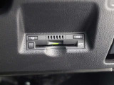 ETC車載器は、ビルトインタイプですっきり収納され、見た目も使い勝手も満足のアイテムです。