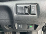 運転席ハンドル右側に様々な安全装置等のスイッチがございます。