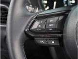 【ステアリングスイッチ】運転中、前方から目線をそらすことなく、オーディオ等の操作が可能な便利機能。安心&快適ドライブにはマストな装備。