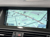 ●純正ナビ:一体感のあるナビは、高級感ある車内を演出してくれます。オーディオ機能も充実しておりますので、運転もより楽しめます♪