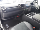 【R5年式/ワイドバンディーゼル2WD/両側小窓付き/11インチナビ】大容量スペース!【全国納車可能】