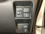 ハンドルの右側にはヘットライトリベライザーとHondaセンシング用のメインスイッチがついています。ヘッドライトリベライザーは道路状況や積荷の加重に応じてライトの高さを調節できます。