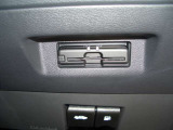 ETCは運転席の下側に装備されています