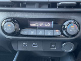 オートエアコンは、温度や風量を自動で調整してくれるため、運転に集中でき、疲労軽減にもつながります。また、車内の温度を一定に保つことで、結露やカビの発生を防ぐ効果もあります。