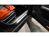 メルセデスジャパンが定めるサーティファイドカー(認定中古車)として登録を致しますので、納車時にはタイヤやバッテリー等も規定以下の数値であれば、整備代金を頂かず、無償で交換となります。ご安心下さい。