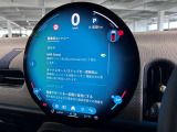 デジタルスピードメーター、航空機のコックピット操作箇所と同じ配色で目が疲れにくいように設計されてます。