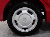 ホイールは車のデザインにマッチした専用タイプです。