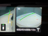 前後左右4つのカメラで、上から見たような映像をお届け、駐車時も安心、アラウンドビューモニター付(肉眼では確認し辛い左前の映像に切り替えることも可能です)。