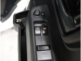 パワーウィンドウ装備!ドアの内張りにある昇降スイッチで、電動で窓の開閉ができます♪やっぱりあると便利な装備ですね♪