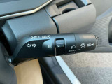 オートライトとは、自動車に装着された自動点灯式ライトのことです。周囲が暗くなるとライトが自動で点灯し、明るくなると自動で消灯する機能を持っています。