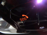 SOSコール/エアバックが展開するような深刻な事故において、自動でSOSコールを発信します。車内で急病人が出るような緊急時は、手動で発信可能です。