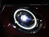 LEDヘッドライト&フロントフォグランプ キセノンに比べて明るさと照射範囲が向上し、消費電力も低減のため省燃費に貢献。