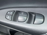 パワーウインドウスイッチです。運転席はオート機能付きです。