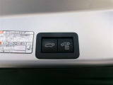 パワーバックドア機能付きです。高さや重さでバックドアの開閉って意外と大変ですが、電動で楽々です!