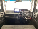 【前方視界】開放的な前方視界!運転がしやすく疲れにくいです♪窓が大きく、見通しがとっても良いおクルマですよ♪
