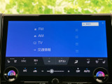 FMやAM、テレビ、交通情報など、利用したい音声ソースを画面から選べます。項目が一覧で表示されるため、目的のメニューを見つけやすいのもポイント。